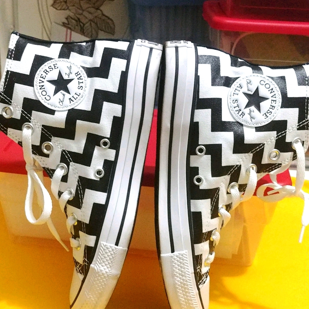 🏁Sexy! Black & White Zig Zag Converse🏁